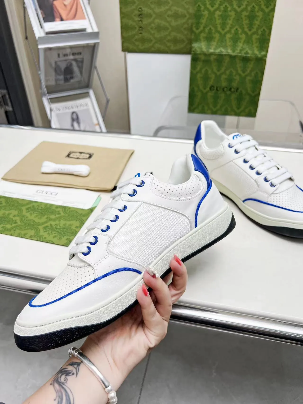 P620 💞💞Gucci G Home’s latest popular sports shoes, couple’s style, casual, retro white shoes 🌸🌸🌸 New popular series. The exquisite and compact interlocking double G logo romantically interprets the aesthetic concept of this series. Made of off-white leather, retro inspiration is cleverly blended into the sneaker design to reinterpret the brand logo. Exquisitely packaged at the delivery counter 🛍📦 ▪️Fabric: Original custom-made imported first-layer cowhide leather ▪️Lining: Original custom-made imported cowhide lining ▪️Outsole: Original molded two-color TPU outsole ▪️Size: Women's 35-40 / Men's 39-45